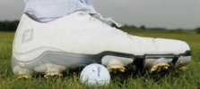 Technique Golf : balle sous la partie externe de votre pied droit